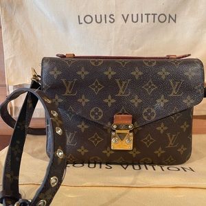 Louis Vuitton Pochette Metis Monogram